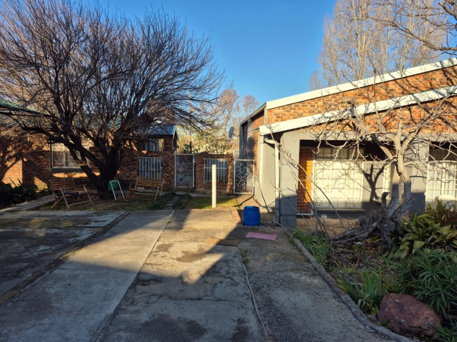 6 Bedroom Property for Sale in Vredefort Free State